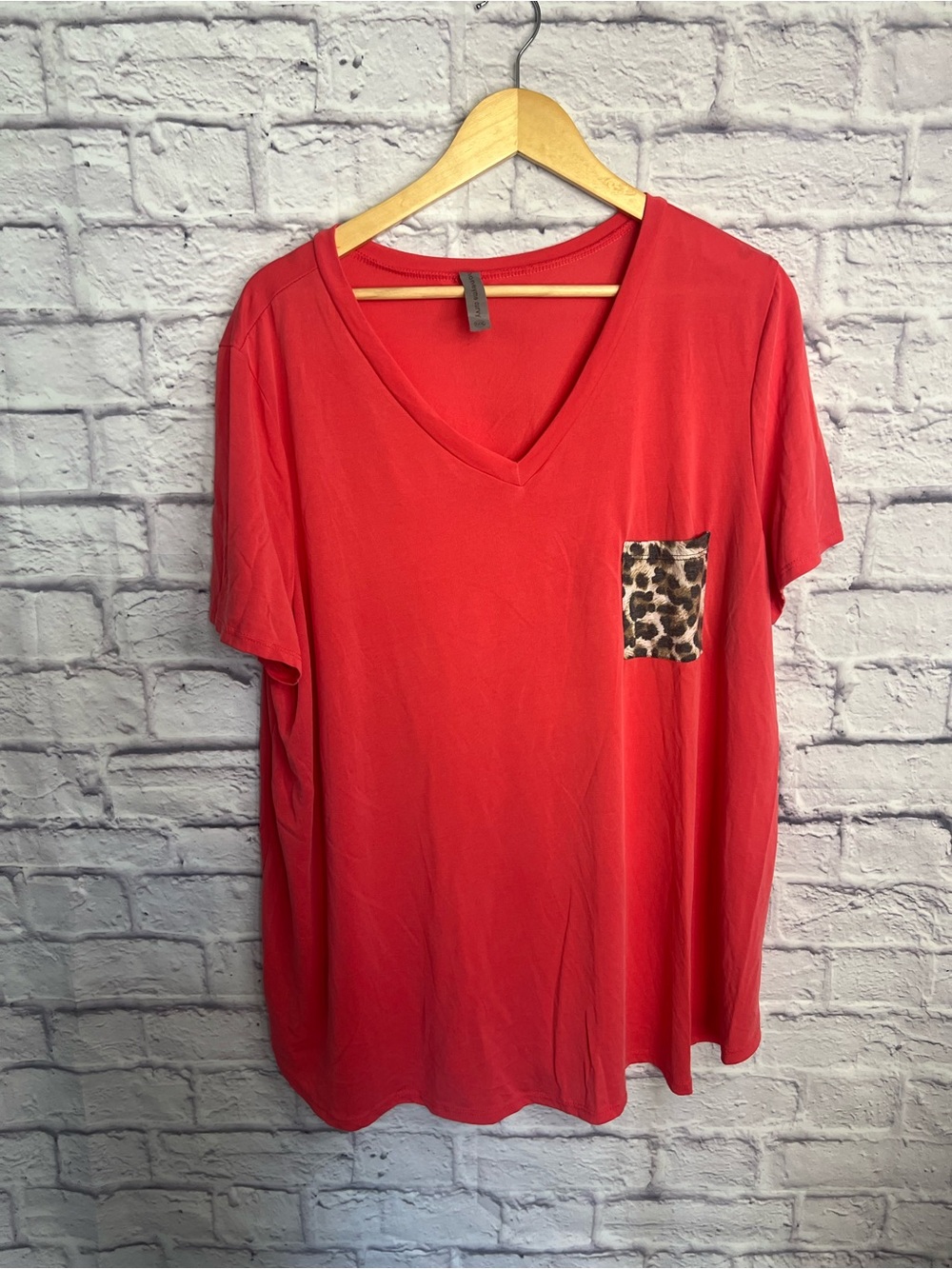 HoneyMe Curvy Leopard Pocket V-Neck Top | XXXL